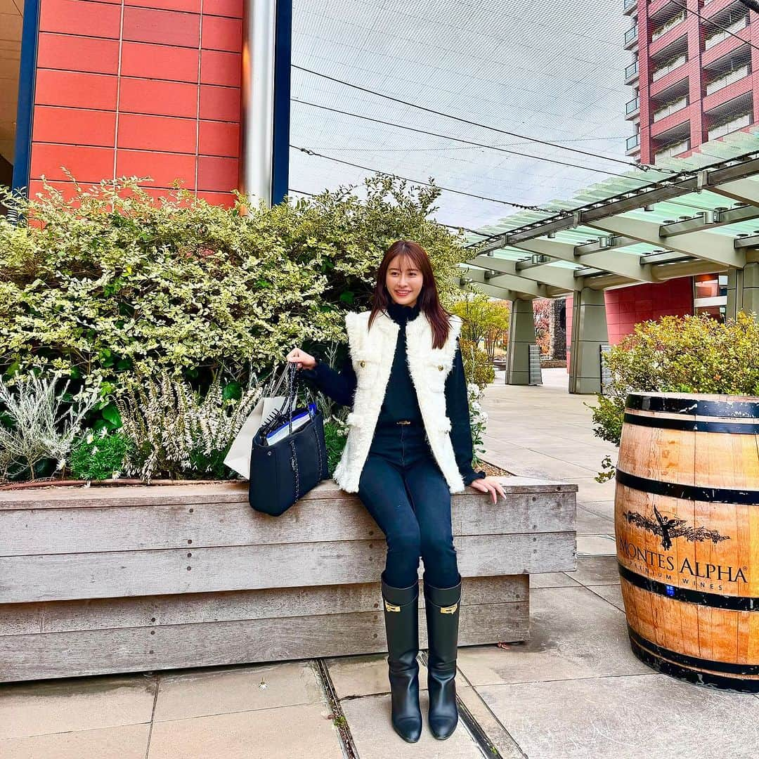 川口優菜さんのインスタグラム写真 - (川口優菜Instagram)「. みんな今週はクリスマスキャンペーン開始だよ😳🩷🉐 ストーリーチェックしてねっ😋😋  男性の方も是非使ってみて欲しいなぁ😳 #YUNAŚCHOICE #美容クリニックレベルを追求した #超高濃度美容液 #ヒト臍帯血細胞順化培養液55% #肌質改善#ニキビ肌改善 #シミケア  #たるみ改善 #ニキビ跡ケア #毛穴ケア #ootd#私服#冬服コーデ#デニムコーデ」12月5日 21時39分 - yuna.kawaguchi