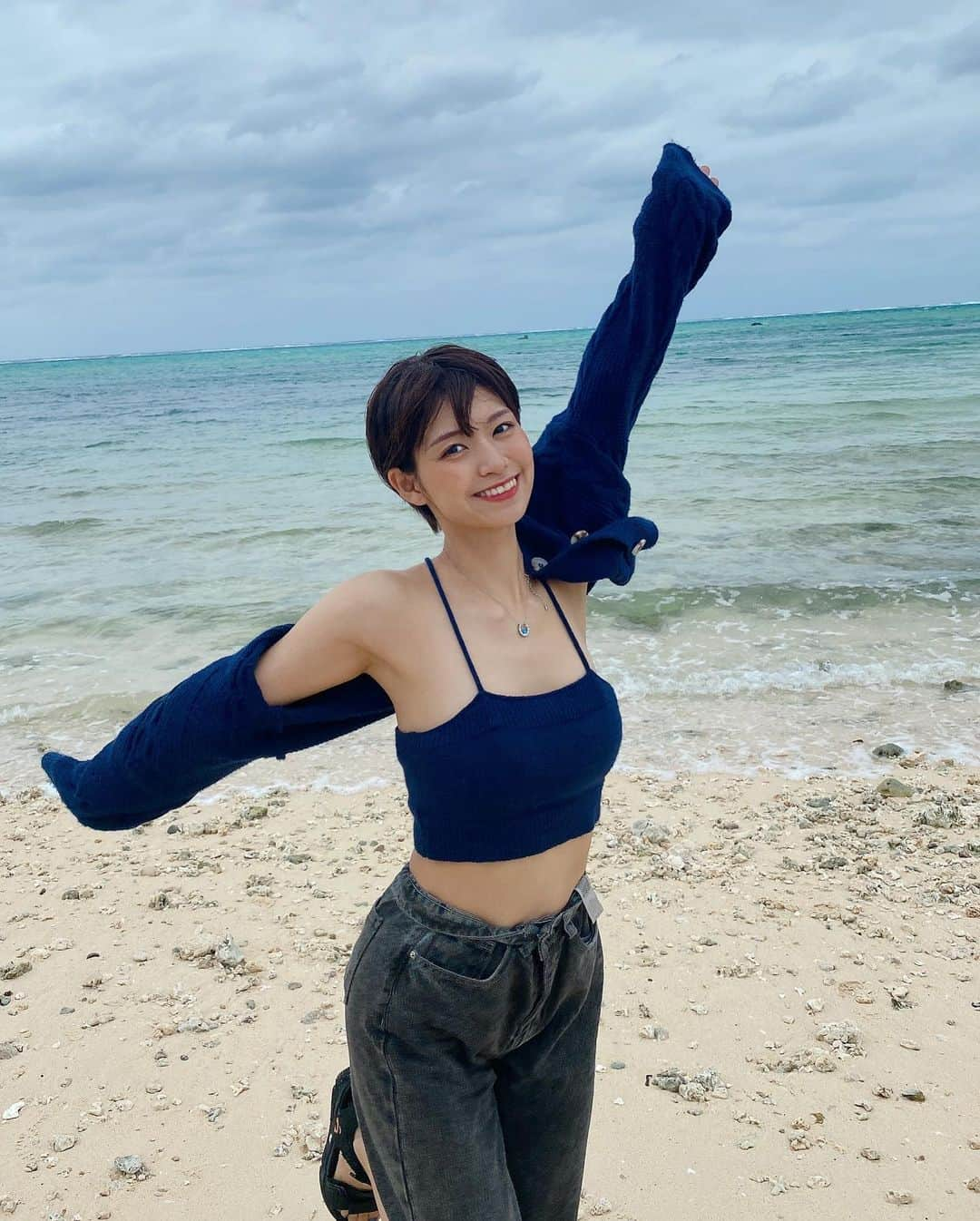 小坂田純奈のインスタグラム：「宮古島ショット☺️💙  旅行いきたいなあ…  #宮古島 #旅行好き #ショート女子」