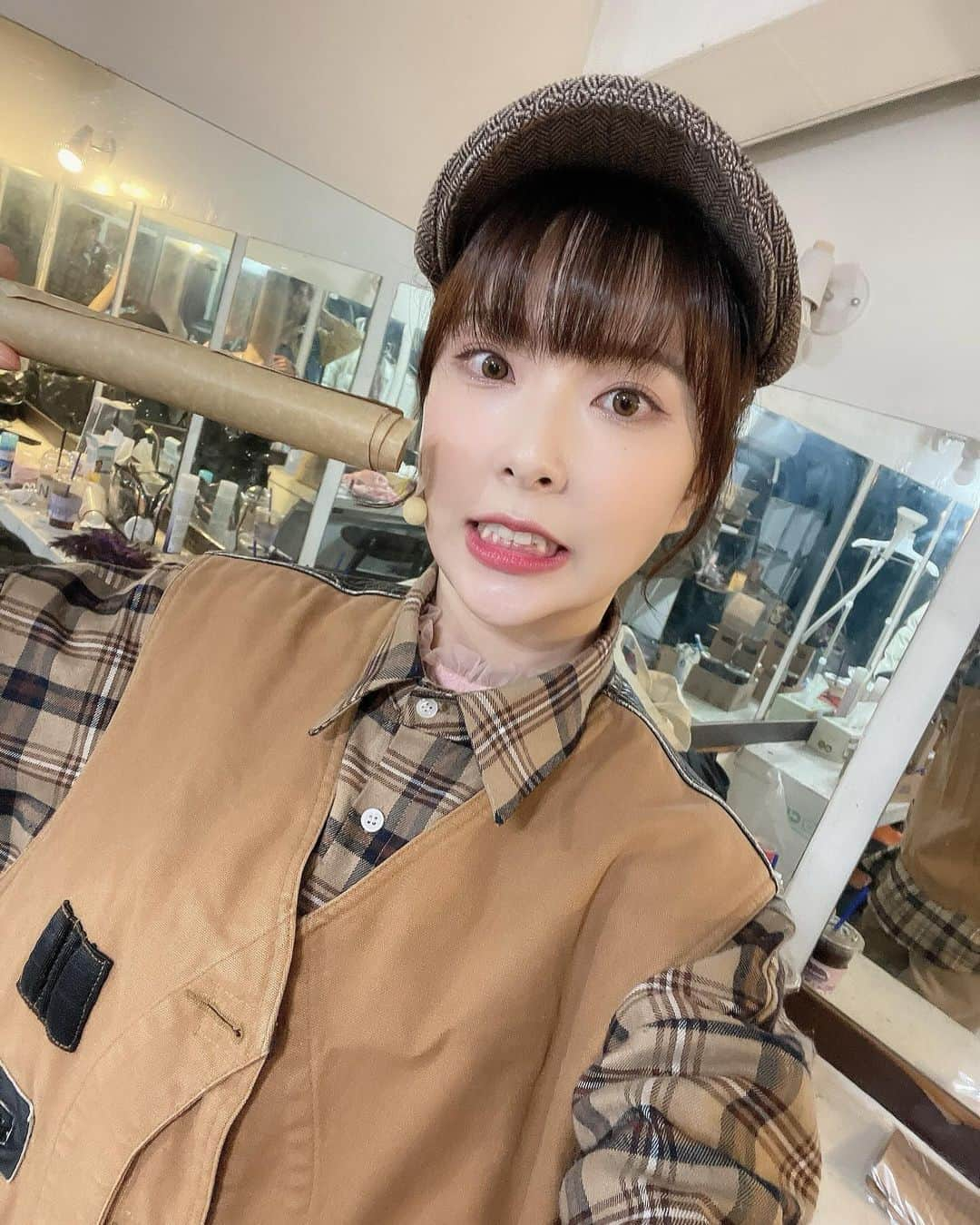 ヘミ のインスタグラム：「퀸스 Let’s go🤣🤣 어쩌다보니 이번에도 1인2역을🤔  #퀸스 #한여름밤의꿈inLove」