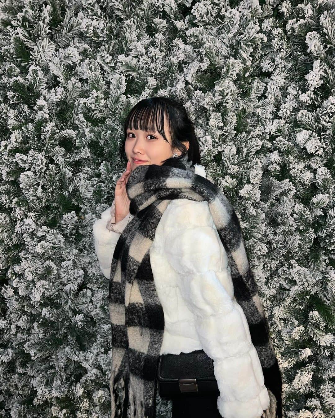 奥村梨穂さんのインスタグラム写真 - (奥村梨穂Instagram)「私はやっぱり私は雪が綺麗だねと笑うのは君がいい。」12月5日 21時35分 - riho_okumura_official
