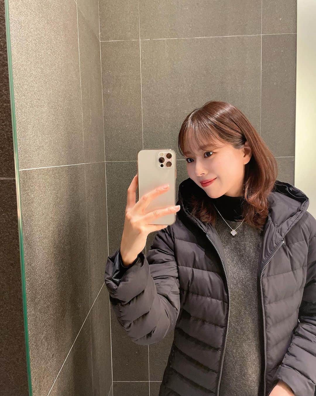 ハンナミさんのインスタグラム写真 - (ハンナミInstagram)「美容室前に 🪞❄️  質問たくさんいただいたので、 こちらに洋服タグ付けしてます🧤ˎˊ˗   @eneu.official  dress : silhouette wool mini op (受注予約中) ☑︎ご予約は本日〜23:59まで !」12月5日 21時35分 - han_nami_