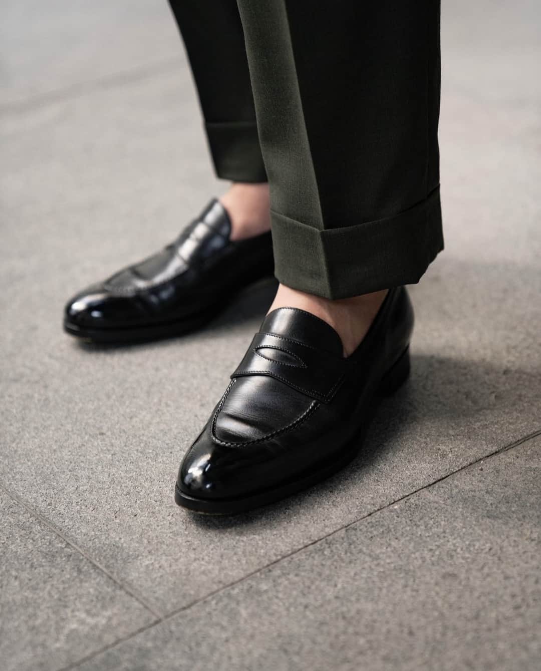 サンクリスピンのインスタグラム：「Seeking refinement? Look no further than @therefinement.official ! With our without socks, our Model 539 makes a lovely four seasons loafer.⁣ #shoes #handmadeshoes #madetoorder #mtoshoes #bespokeshoes #handwelted #shoeporn #madebyhand #shoestagram #agentlemanschoice #onlyforgentlemen」