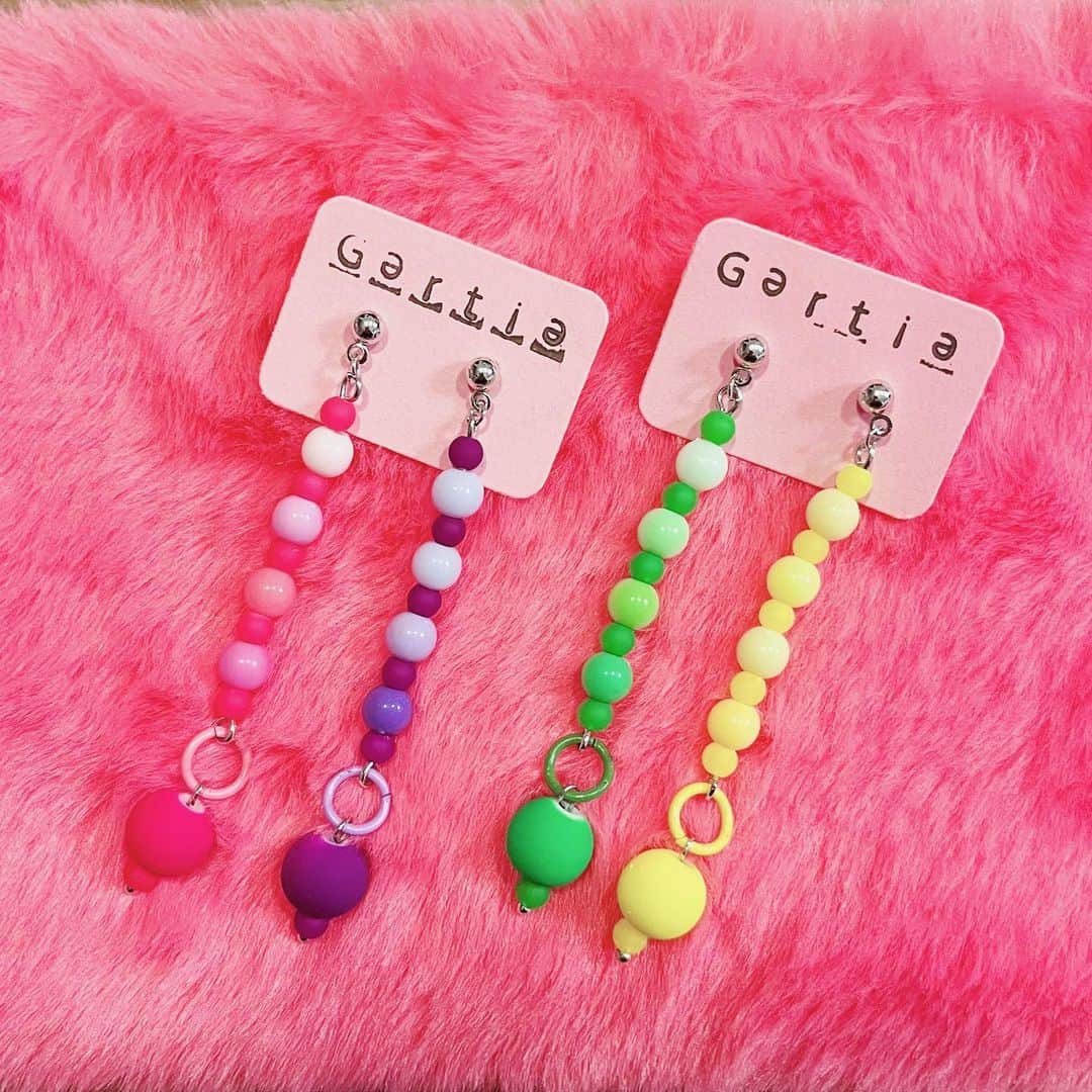 ぴよ。こぱ。のインスタグラム：「Gertie 小ぶりなぷらぷらピアス！ #gertie #gertie新作  次のイベントまで日数がありますので、通販対応できますので、気になる方はdm下さいませ。 お気軽にお値段など、お問い合わせください！」