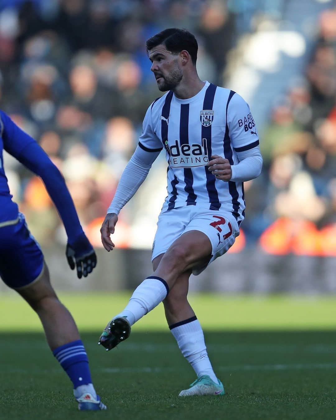 ウェスト・ブロムウィッチ・アルビオンFCのインスタグラム：「Every single Alex Mowatt touch so far this season. 🫡  #WBA #Championship」