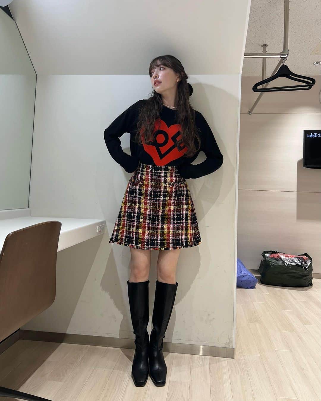 雑賀サクラさんのインスタグラム写真 - (雑賀サクラInstagram)「明日12/6 8:00~ TBS「ラヴィット」 「すゑひろがりずの最新東京見聞録」に お邪魔させていただきました🎁  クリスマスの可愛くて美味しいビュッフェを ご紹介しますので是非見てね🎄」12月5日 22時07分 - sakura_saiga