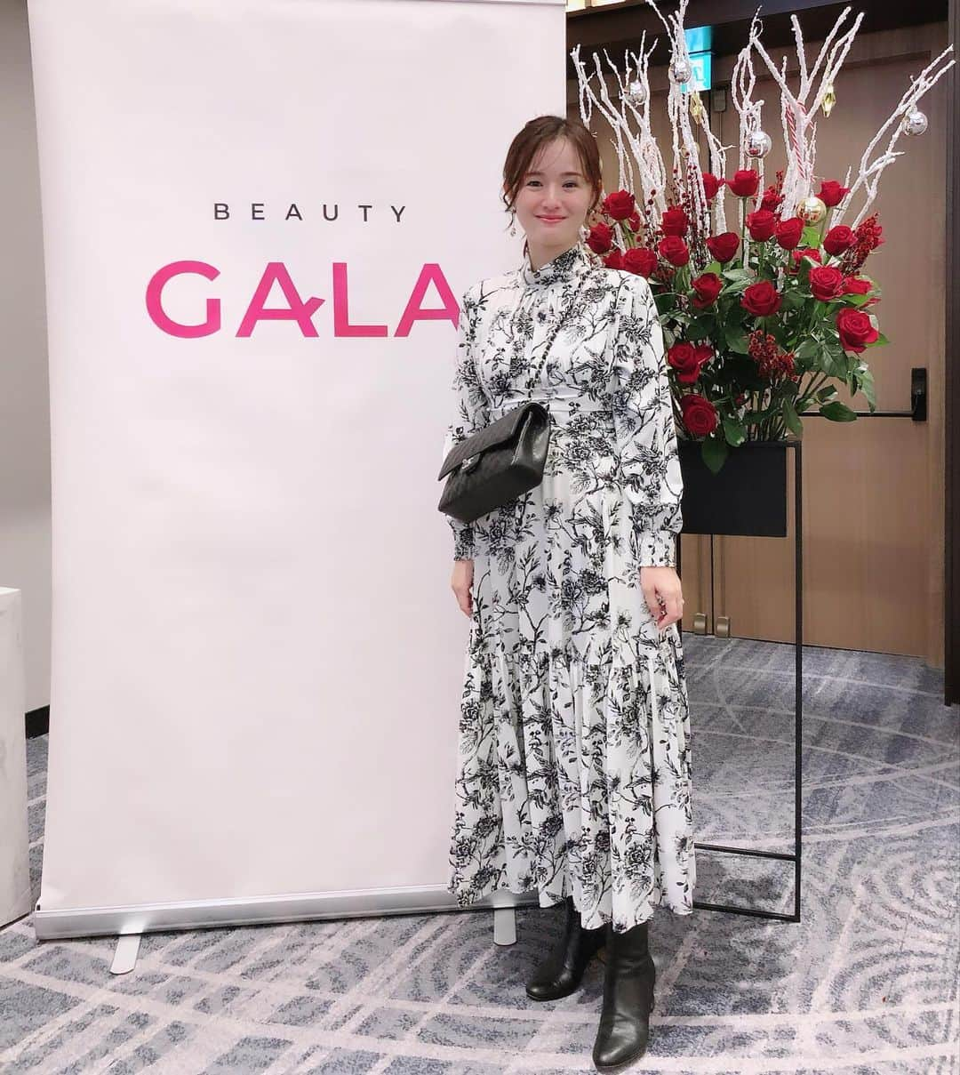 ruriのインスタグラム：「@beautygala0321 に行ってきました✨  美を体験できる体験型美容イベント✨  元々美容に疎くて、40歳もうそろそろなんとかしなくては！！と思ってるところだったので本当全てが勉強になりました✨  朝から行列ができてるほど大人気のイベントに✨  私は @mariposa_beauty_clinic  のブースでカウンセリングを受けてきました！  しわとたるみが気になってたのでカウンセリングしてもらいました。  こちらのクリニックでは、3Dカメラを使用した解析やカウンセリングを実施していて、4枚目がその写真の一部！！🤣  たるみとシワがあるところがよくわかりました😂👌 とても優しい先生で、ボトックスとヒアルロン酸が気になってるので一度カウンセリング受けてみようかと思ってます✨  また、美ストドクターとしても有名な @kinoshitayumi0306 先生も非常勤医師として在籍されているらしいです✨木下先生のトークショーも聞いてきましたが、凄く勉強になった！！とっても勉強熱心な方だなと尊敬✨美しすぎました😭♥️  最後に吉川社長のトークショーにも参加させていただきました♥️なんと！88歳！とってもお元気で若々しく自分の道を歩んでいらっしゃり素敵✨凄いパワーをいただきました♥️  最新美容と素敵な方々のトークショーが聞けて、お友達も沢山でみんなでワイワイでき、とても充実した一日でした✨  #pr #beautygala #ビューティーガラ #美容イベント #美容イベント名古屋 #美容 #美容医療 #マリポサビューティークリニック #体験型美容イベント   *･゜ﾟ･*:.｡..｡.:*･*:.｡. .｡.:*･゜ﾟ･* *･゜ﾟ･*:.｡..｡. 現在イメージコンサルティング12月、2024年1月分募集中です！（12月は土日🈵平日残りわずかです！気になってる方はお早めにご連絡ください♡）ご予約はご希望の日時を第三希望まで添えて公式LINEへメッセージをお願いします。  #イメージコンサルタント名古屋  #イメージコンサルタント  #パーソナルカラー診断　　 #パーソナルカラー診断名古屋  #パーソナルカラー診断愛知  #パーソナルスタイリスト名古屋 #パーソナルスタイリスト  #ショッピング同行名古屋  #骨格診断名古屋  #顔タイプ診断  #ブルベ夏コーデ #ソフトエレガントコーデ #骨格ウェーブコーデ」