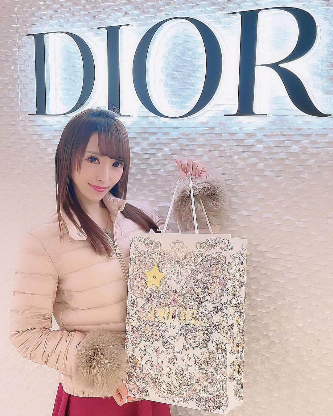 みくるんさんのインスタグラム写真 - (みくるんInstagram)「クリスマスが今年もやってくる🎄✨  #dior#japan#japanesegirl#l4l#名古屋コンカフェ#名古屋キャバ嬢」12月5日 22時11分 - milkurumin123