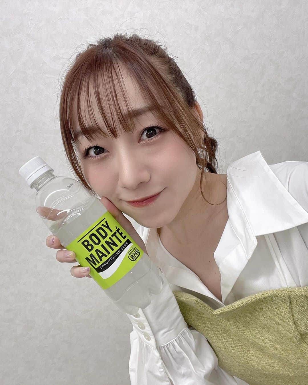 須田亜香里さんのインスタグラム写真 - (須田亜香里Instagram)「もう観てくださった方もいるかも知れませんが…11月からCBCさんにて放送中のボディメンテのCMに出演しています💚 初の飲料CM…！商品の角度とか、何口飲むかとか、難しかったけどとっても素敵な経験ができました😆 12月中旬くらいまでの放送です✨ #PR #大塚製薬 #ボディメンテ」12月5日 22時13分 - akarisuda