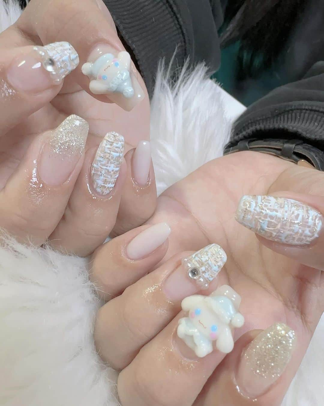 香織のインスタグラム：「シナモンとツイード  #nail#冬ネイル#シナモロール#シナモロールネイル#キャラネイル#大阪ネイルサロン」