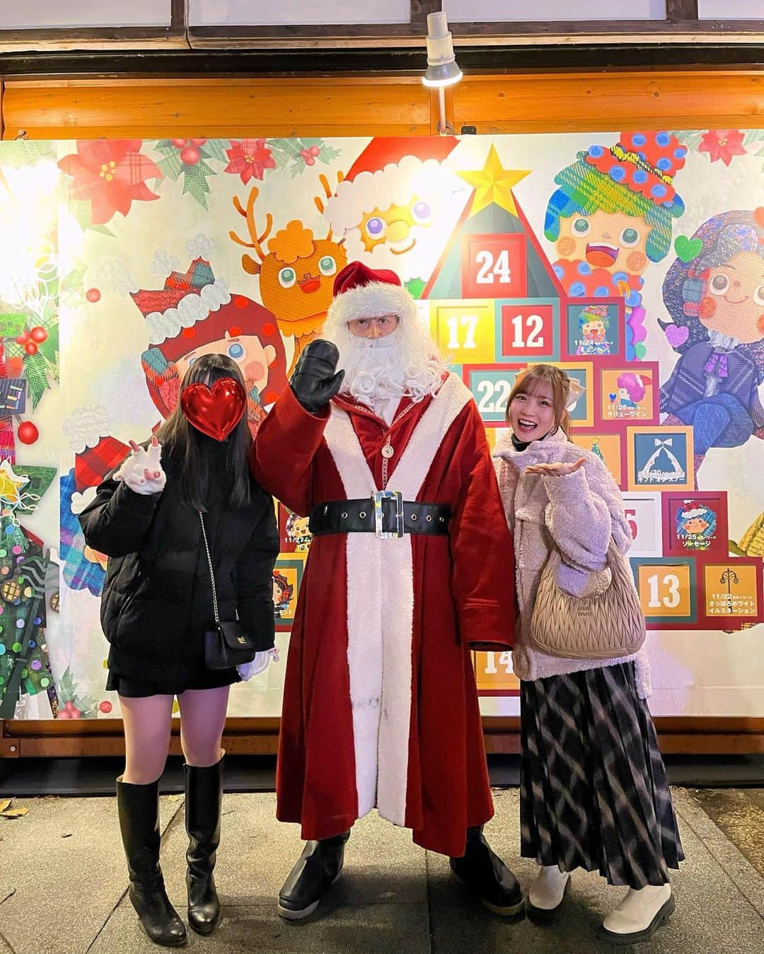 稲場愛香さんのインスタグラム写真 - (稲場愛香Instagram)「🎄🎅🏻 ⁡ ⁡ ミュンヘンクリスマス市に お友達とお母さん達と行ってきました！ ⁡ ⁡ なんだか懐かしい気持ちになったよ〜 ⁡ ローストアーモンドは毎回買ってる🥜 ⁡ ⁡ 素敵なものたくさんだった。 クリスマス大好きすぎるるる ⁡ ⁡ 初めてホットワインも飲んだよ🍷♡ ⁡ ⁡ ⁡ #札幌 #ミュンヘンクリスマス市 #クリスマス  #サンタさん #写真撮れた  #鍵開けちびっこに譲って2番目 🙋🏻‍♀️笑 #ホットワイン #美味しかった 🎀 #稲場愛香」12月5日 22時19分 - manaka_inaba.official