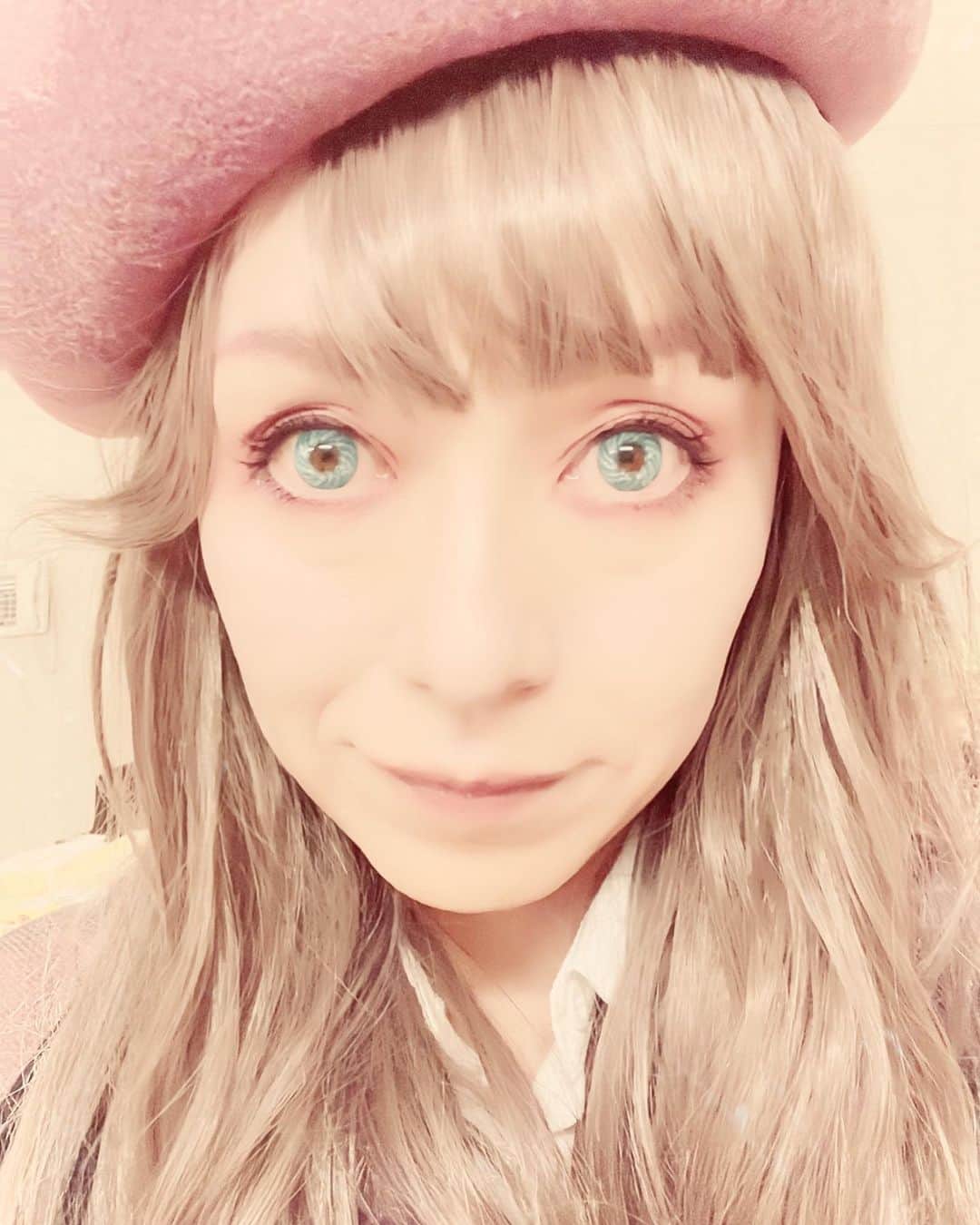 IZAMのインスタグラム：「🌸SHAZNA 推しの皆様へ🌸  2024年4月21日〈日〉 開けておくように❣️  僕のバースデー2日前ね☺️🌸  もう、言ったからねっ❣️  #SHAZNA #shazna  #IZAM #izam」