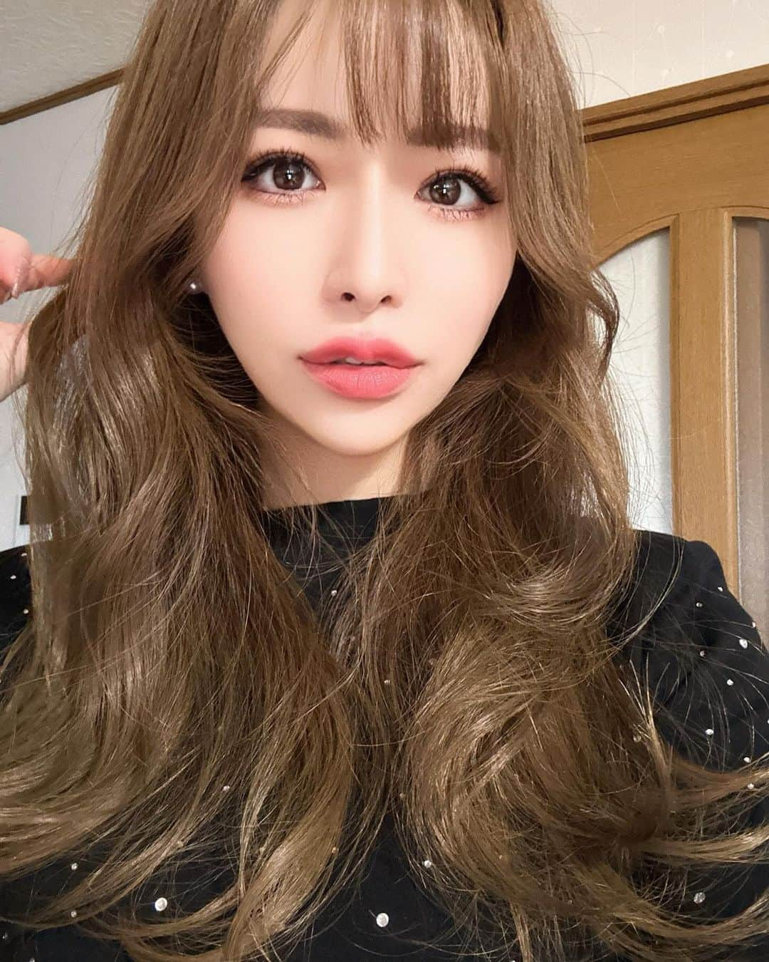 香織のインスタグラム：「韓国レイヤーヘアに前髪短くなったやつ🥺  #レイヤーヘア#韓国レイヤーヘア#selfie#網紅」