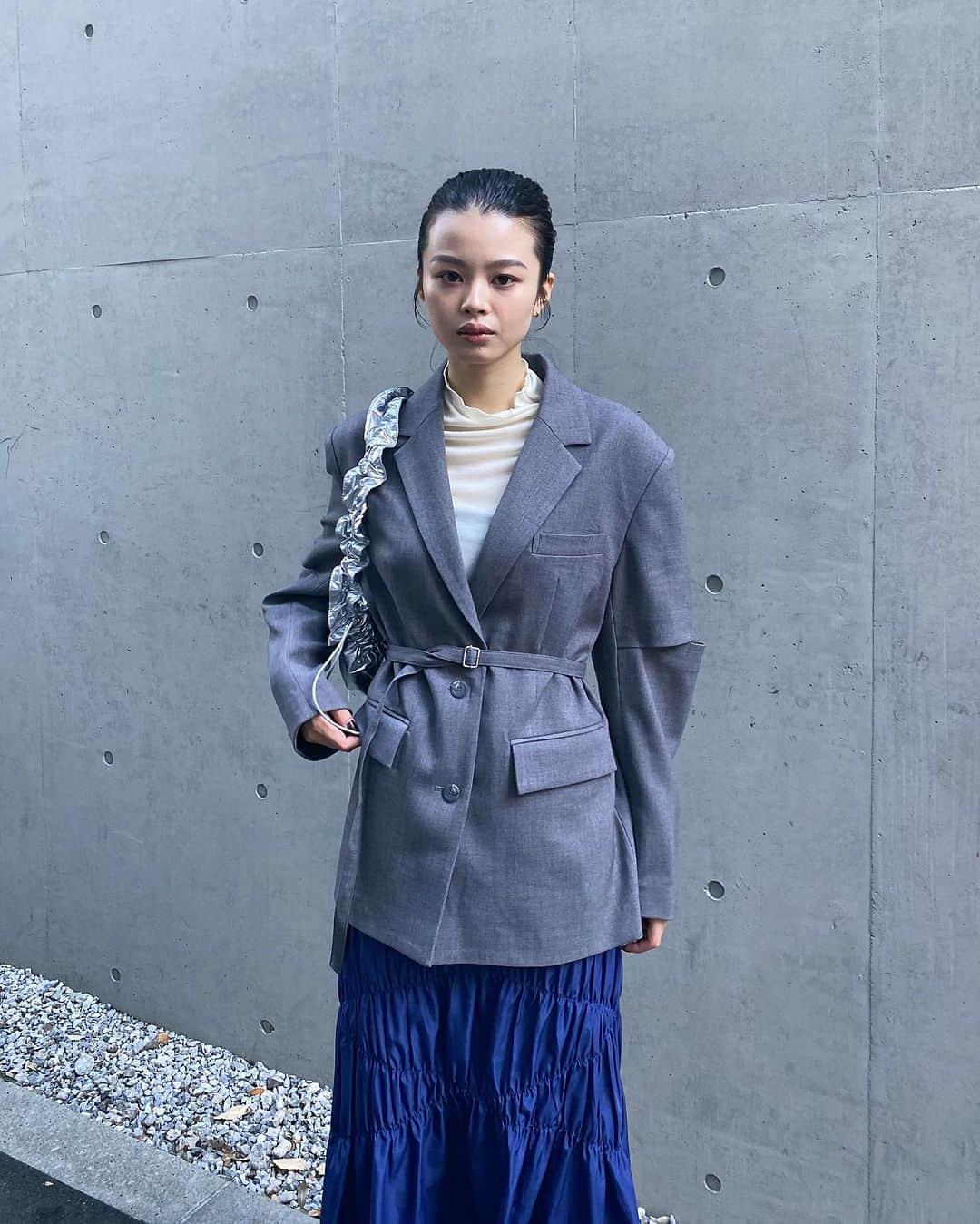 MOUSSY SNAPさんのインスタグラム写真 - (MOUSSY SNAPInstagram)「#MOUSSYSNAP @aika_otanii 164cm  SHEL’TTER WEBSTOREにて24SS SPRING PRE ORDER開催中！  ・CUT OUT JACKET(010HSJ30-0180) ・LOOSE FIT HIGH NECK TOP(010HS780-0600) ・CROSS GATHER SKIRT(010HSS30-0150)  #MOUSSY」12月5日 22時37分 - moussysnap