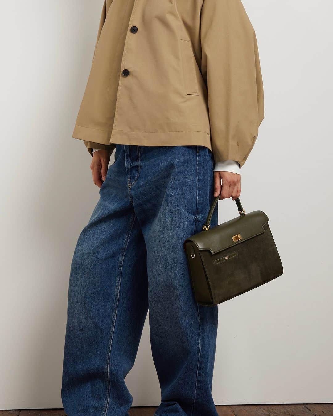 アニヤハインドマーチのインスタグラム：「One of our best loved styles. The Mortimer is a beautiful day bag crafted in leather that delivers polished style, versatile organisation and wardrobe longevity. #AnayHindmarch」