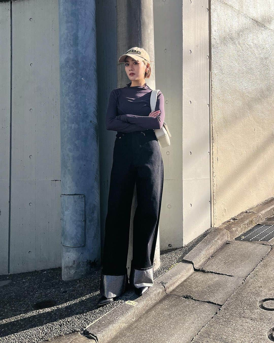 MOUSSY SNAPさんのインスタグラム写真 - (MOUSSY SNAPInstagram)「#MOUSSYSNAP @reina___4 158cm LAZONA KAWASAKI STAFF / ラゾーナ川崎店スタッフ  SHEL’TTER WEBSTOREにて24SS SPRING PRE ORDER開催中！  ・LOOSE FIT HIGH NECK TOP(010HS780-0600) ・GLITTER DENIM WIDE STRAIGHT(010HSA11-0380)  #MOUSSY  #MOUSSYJEANS」12月5日 22時49分 - moussysnap