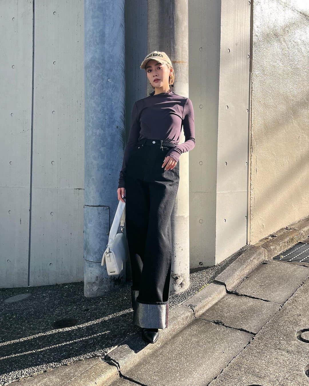 MOUSSY SNAPさんのインスタグラム写真 - (MOUSSY SNAPInstagram)「#MOUSSYSNAP @reina___4 158cm LAZONA KAWASAKI STAFF / ラゾーナ川崎店スタッフ  SHEL’TTER WEBSTOREにて24SS SPRING PRE ORDER開催中！  ・LOOSE FIT HIGH NECK TOP(010HS780-0600) ・GLITTER DENIM WIDE STRAIGHT(010HSA11-0380)  #MOUSSY  #MOUSSYJEANS」12月5日 22時49分 - moussysnap