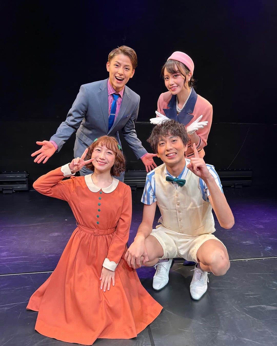 齋藤明里のインスタグラム：「. 柿喰う客 PARTY TIME 『骨はダラスに埋めてくれ』  我がケネディ家のパーティに 参加してくださった皆様ありがとう🥂  愛する夫のジャックと、娘のキャロラインと、息子のジュニアと撮ったわ♥️  またパーティでお会いしましょうね🍾✴︎ .。  Jackie Jacqueline Kennedy  #柿ダラス」