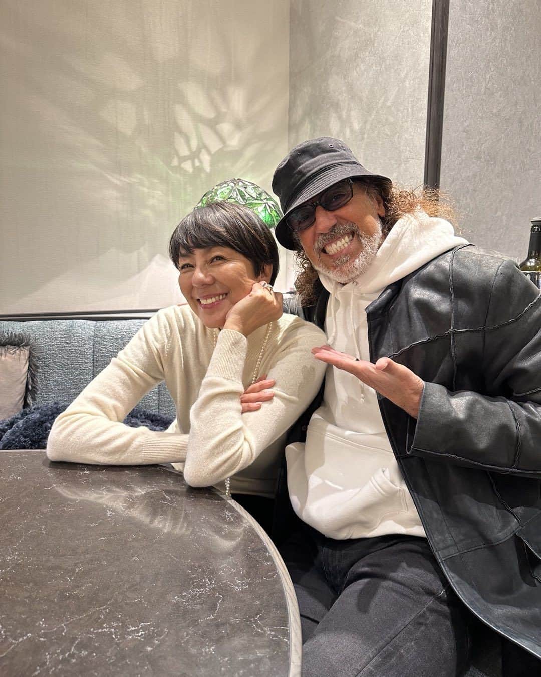 ラモス瑠偉のインスタグラム：「久しぶり素敵な友達RICACO 表参道でお茶🍵来年1月13イベントのことで打ち合わせしましたLDH kitchen Tokyo Haneda 香坂みゆきさんRicaco ラモス　ぜひぜひ皆さん新年会遊びに来てください待ってます🙇‍♂️🙇‍♂️⚽️😍Encontrei-me com uma grande amiga modelo & atriz num café em Omotesando para conversarmos sobre um evento ano que vem 13 de janeiro com a participação de uma outra grande amiga atriz e cantora Kosaka Miyuki se tiverem um tempo venham participar desse evento 🎤 abraço 🙇‍♂️🙇‍♂️🙇‍♂️⚽️」