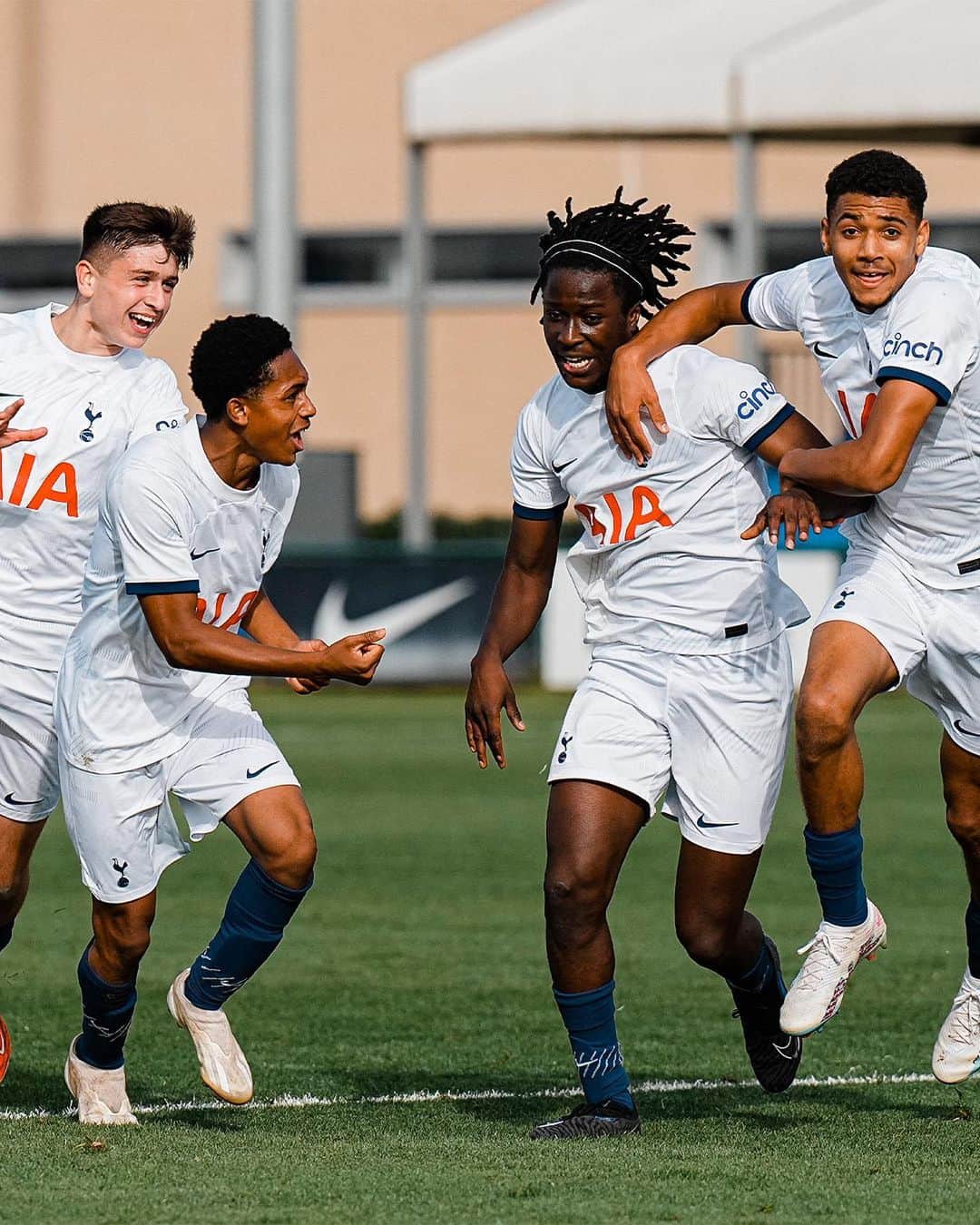 トッテナム・ホットスパーFCのインスタグラム：「It's matchday for our U18s! 🤩  🆚 Brentford 🏟️ Wheatsheaf Park 🏆 FA Youth Cup ⏰ 7pm GMT  COYS! 🤍」