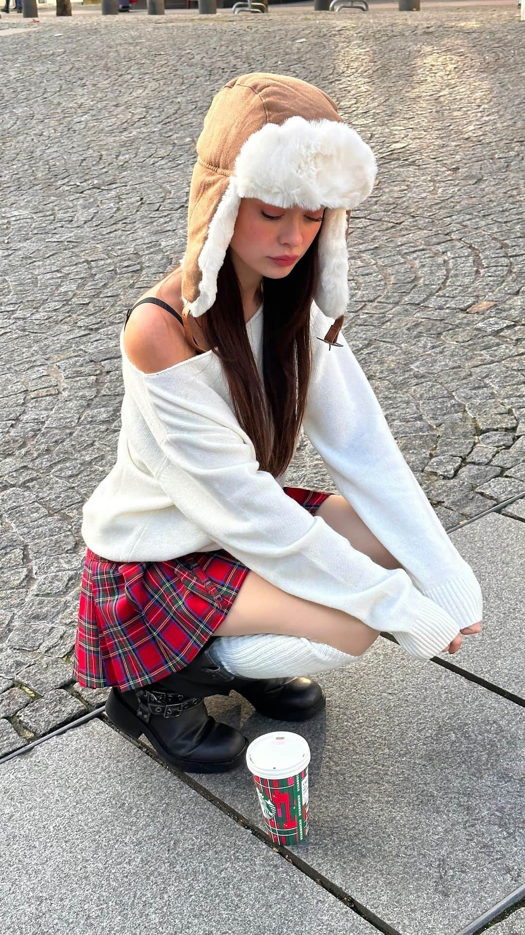 Subduedのインスタグラム：「don’t know if it’s the plaited skirt and faux fur hat or if it’s the Parisienne vibes; but this looks like perfection to us😍 #subdued #subduedcommunity #subduedgirls #paris #parisienne」