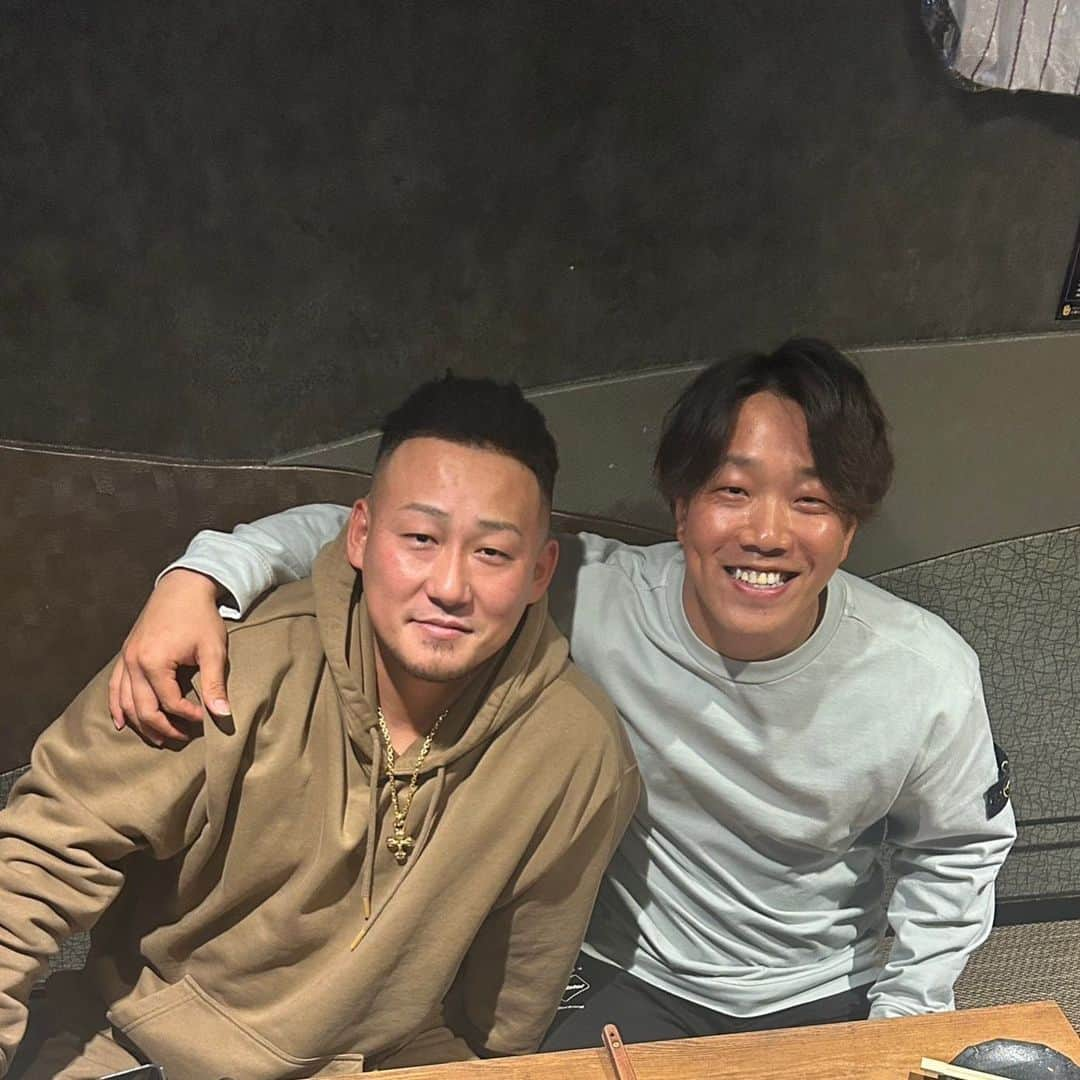 中田翔のインスタグラム：「選手会長おねがいしゃす😁  #中田翔 #柳裕也」