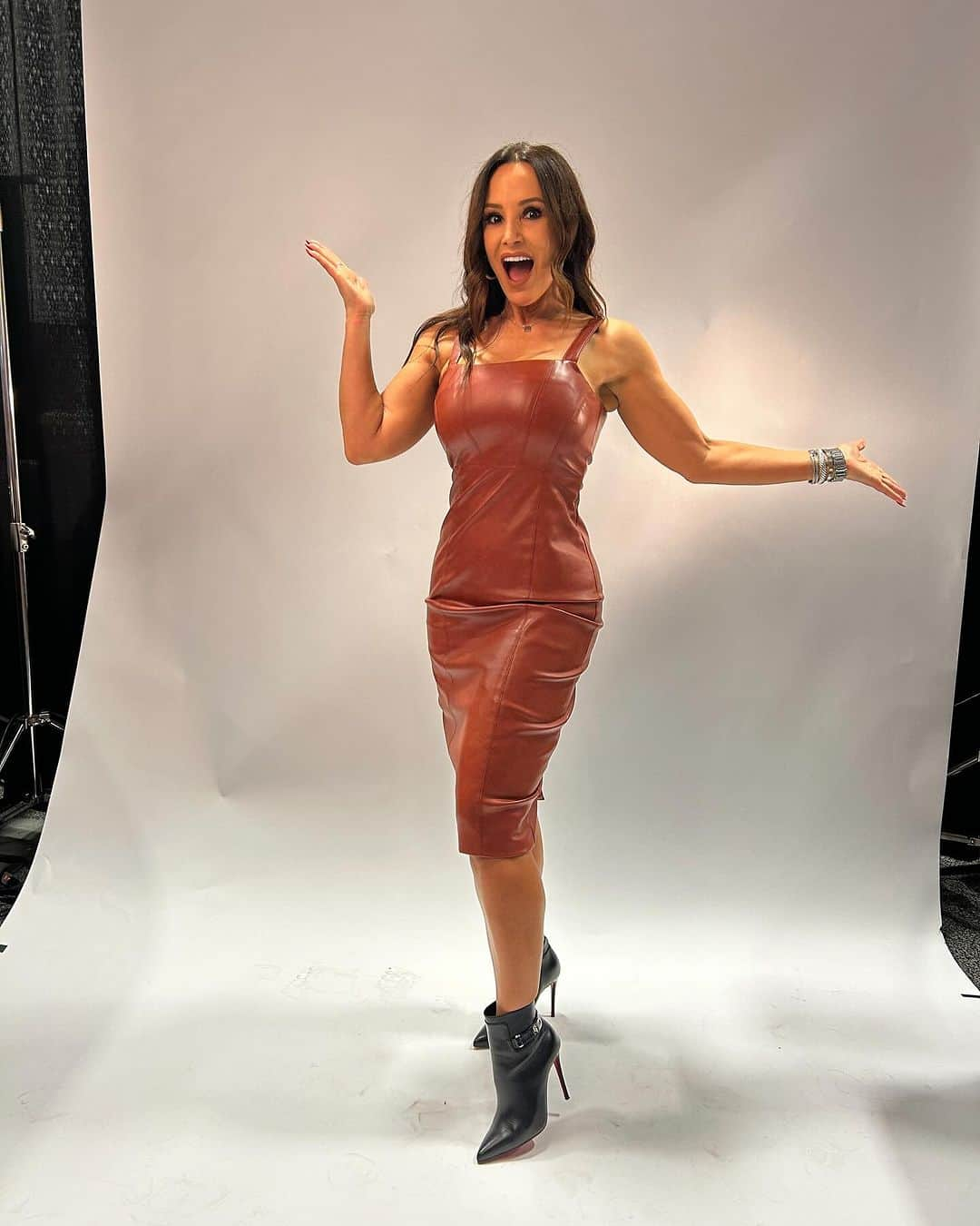 リサ・アンさんのインスタグラム写真 - (リサ・アンInstagram)「📸 strike a pose you say.. lets GO! 😉  #photography #pose #thereallisaann」12月5日 23時14分 - thereallisaann