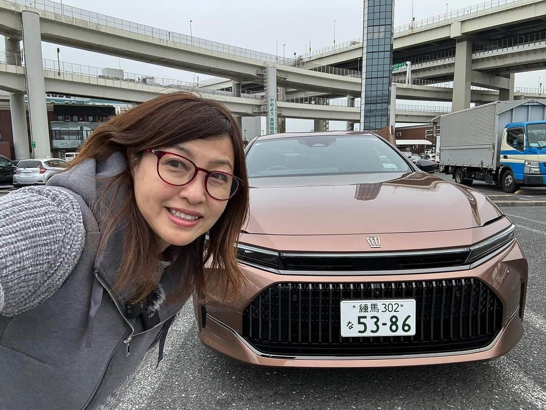 吉田由美のインスタグラム：「新型クラウンセダン  ＃新型クラウン　＃クラウンセダン　＃TOYOTA #トヨタ　＃吉田由美　＃吉田由美ちゃんねる　＃yumiyoshida #試乗」