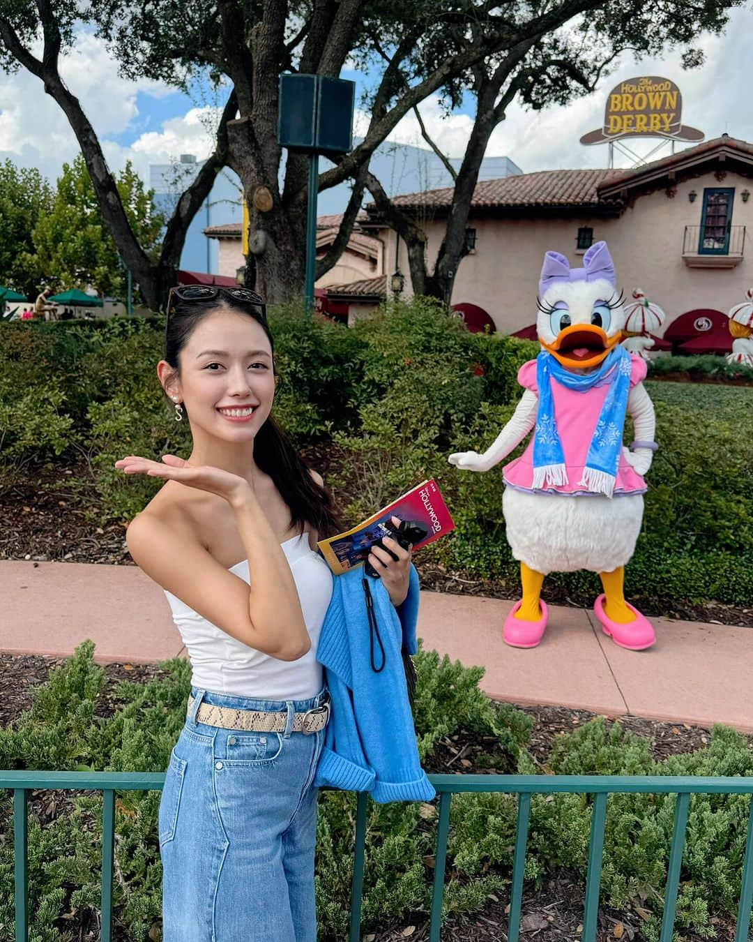 チャナナ沙梨奈さんのインスタグラム写真 - (チャナナ沙梨奈Instagram)「#WDW  2日間で4つのパーク回ったよ🏰  #アニマルキングダム の中に入ってる #アバター のアトラクションは 本当に楽しすぎて興奮した✨ アバター見たことないし話の内容はわからないけど とにかく凄いの！！！  待ち時間ヤバいけど、 行ったら絶対乗ってほしい‼️  #海外ディズニー #フロリダディズニー #disneyworld」12月5日 23時36分 - chananasarina