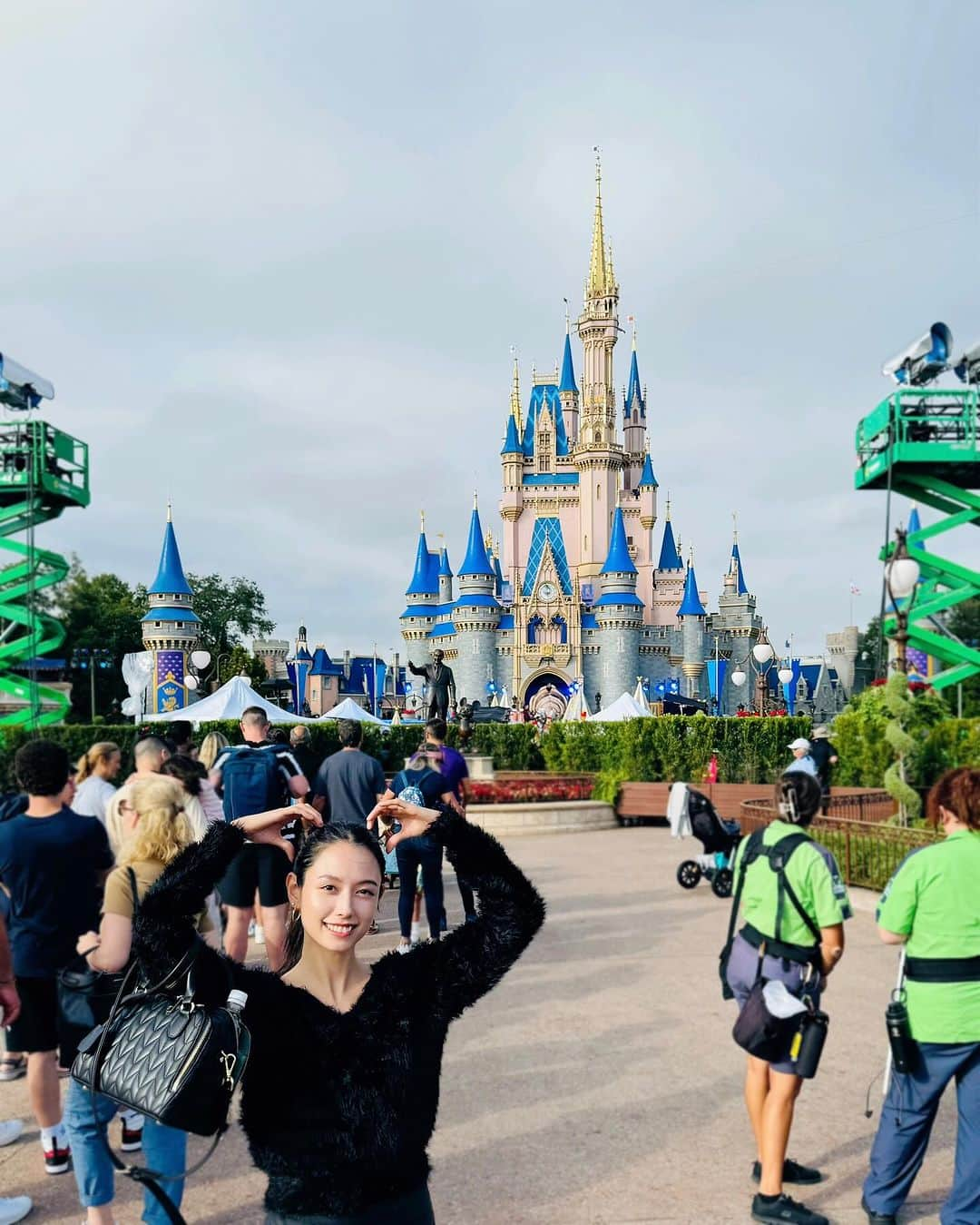 チャナナ沙梨奈さんのインスタグラム写真 - (チャナナ沙梨奈Instagram)「#WDW  2日間で4つのパーク回ったよ🏰  #アニマルキングダム の中に入ってる #アバター のアトラクションは 本当に楽しすぎて興奮した✨ アバター見たことないし話の内容はわからないけど とにかく凄いの！！！  待ち時間ヤバいけど、 行ったら絶対乗ってほしい‼️  #海外ディズニー #フロリダディズニー #disneyworld」12月5日 23時36分 - chananasarina