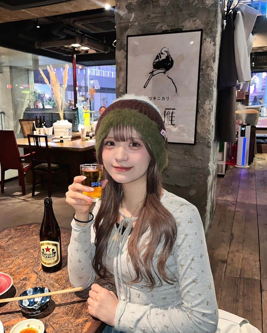 砂糖華さんのインスタグラム写真 - (砂糖華Instagram)「ビールおいしっ🍻 ‪　　　　　‬ 髪の毛染めてもらったよ〜✨✨ @grow_ya_natsu__817  ありがとうございました🥹 ‪　　　　　‬ お洋服は @iine_jp 🎀 お花柄が可愛いよね♡ ‪　　　　　‬ ‪　　　　　‬ #プルエク #pr #ニット帽 #花柄トップス #ツキニカリ」12月5日 23時39分 - __162cm_