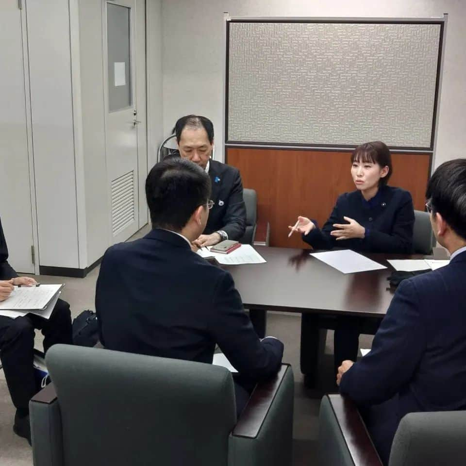 水野友貴さんのインスタグラム写真 - (水野友貴Instagram)「現在、千葉県議会真っ只中。 目まぐるしく日々が過ぎていきます。  #千葉県議会 #千葉県議会議員 #水野ゆうき」12月5日 23時44分 - mizunoyuuki