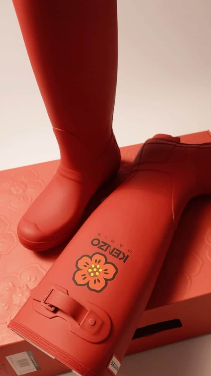 ハンターブーツのインスタグラム：「These exclusive Wellington Original Tall boots, the result of a KENZO x HUNTER collaboration, are decorated with the iconic ‘BOKE FLOWER’ motif. Shop now on hunterboots.com」