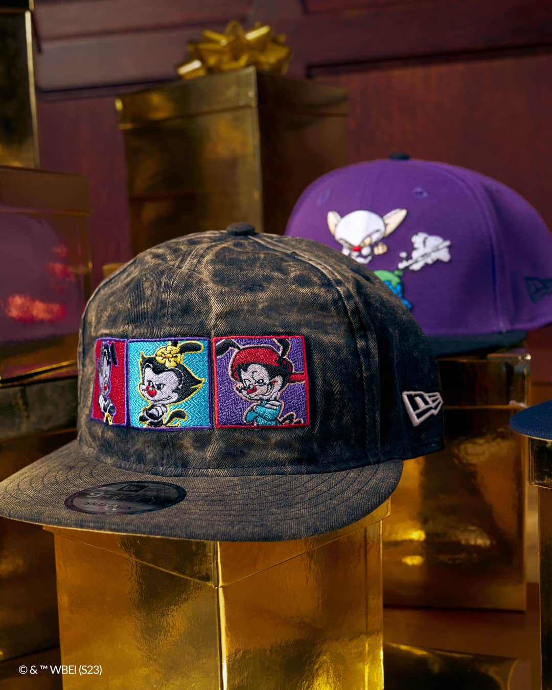 ニューエラ・キャップさんのインスタグラム写真 - (ニューエラ・キャップInstagram)「Hellooooo cap collectors! Celebrate the holidays with your favorite Animaniacs characters, available only at New Era Cap.  Receive a free Gold Ornament on orders of $100 or more.」12月6日 0時00分 - neweracap