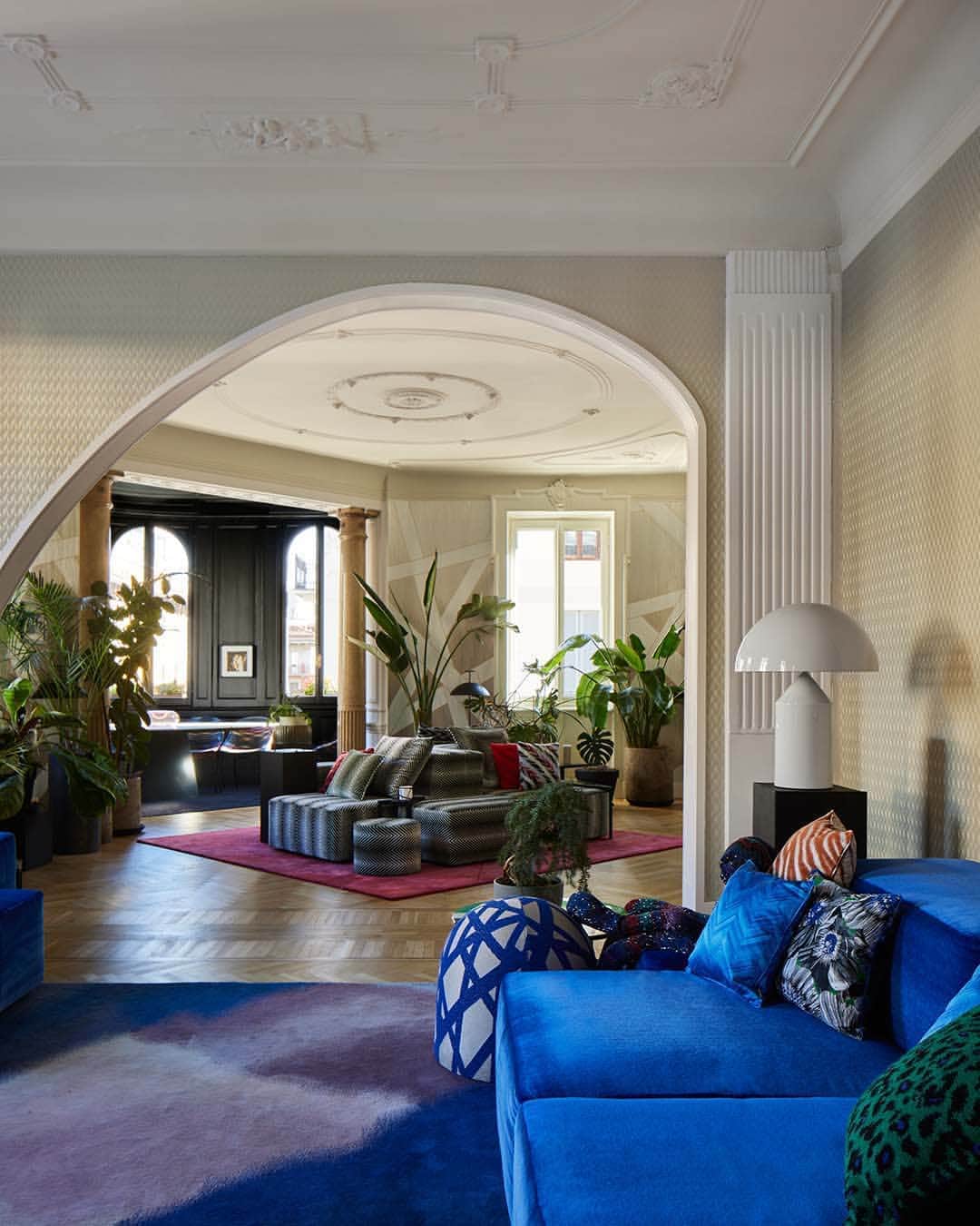 ミッソーニのインスタグラム：「@suonarestella creative hub wrapped up in renowned Missoni patterns. The project curated by the Creative Director of the Home collection @alberto_caliri sees Missoni coffee tables, sofas and textiles shaping a space to be lived through.  Discover more at the link in bio.  ‎‎‎‎ #MissonixSuonareStella #Missoni」
