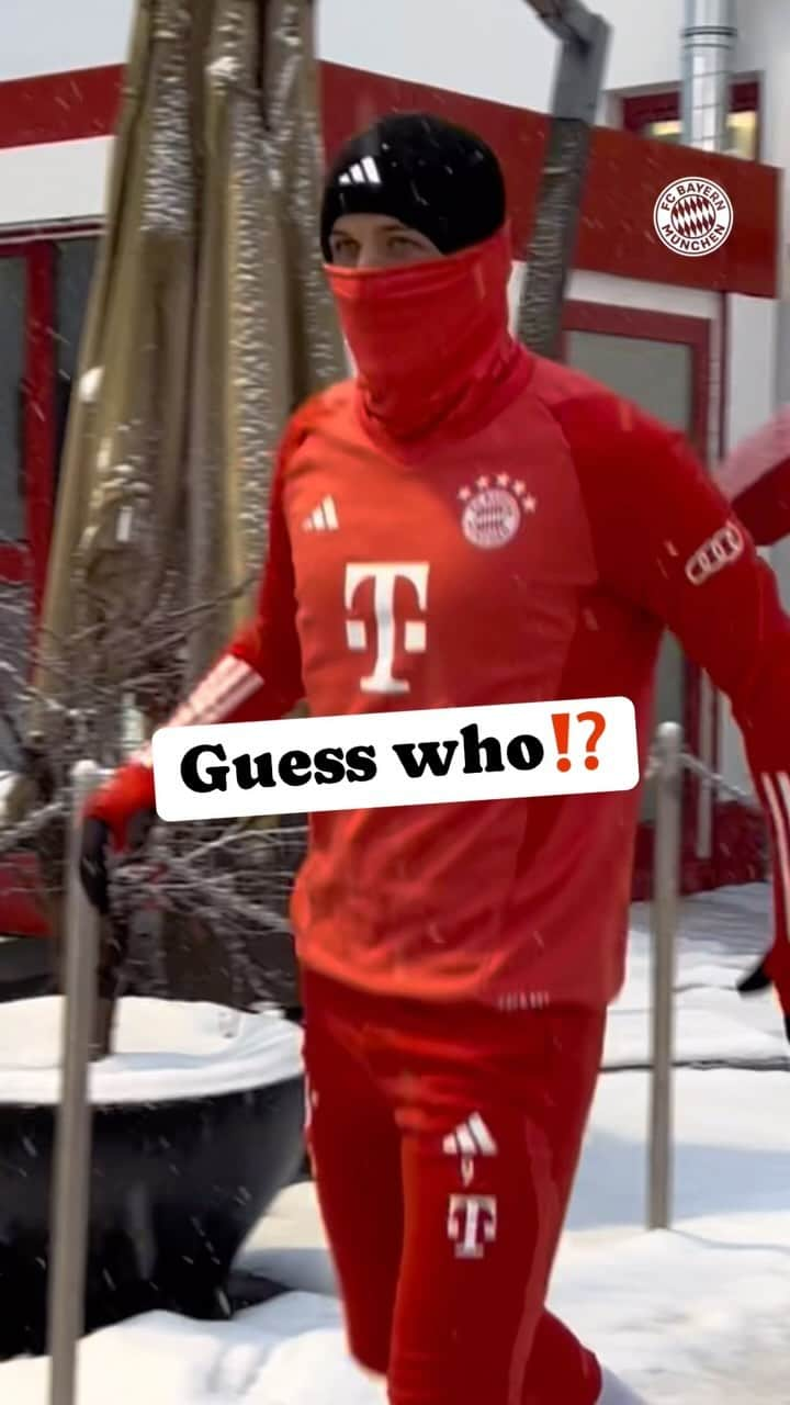 バイエルン・ミュンヘンのインスタグラム：「Who‘s saying „Servus“❓🥷 #GuessWho  #MiaSanMia #FCBayern」