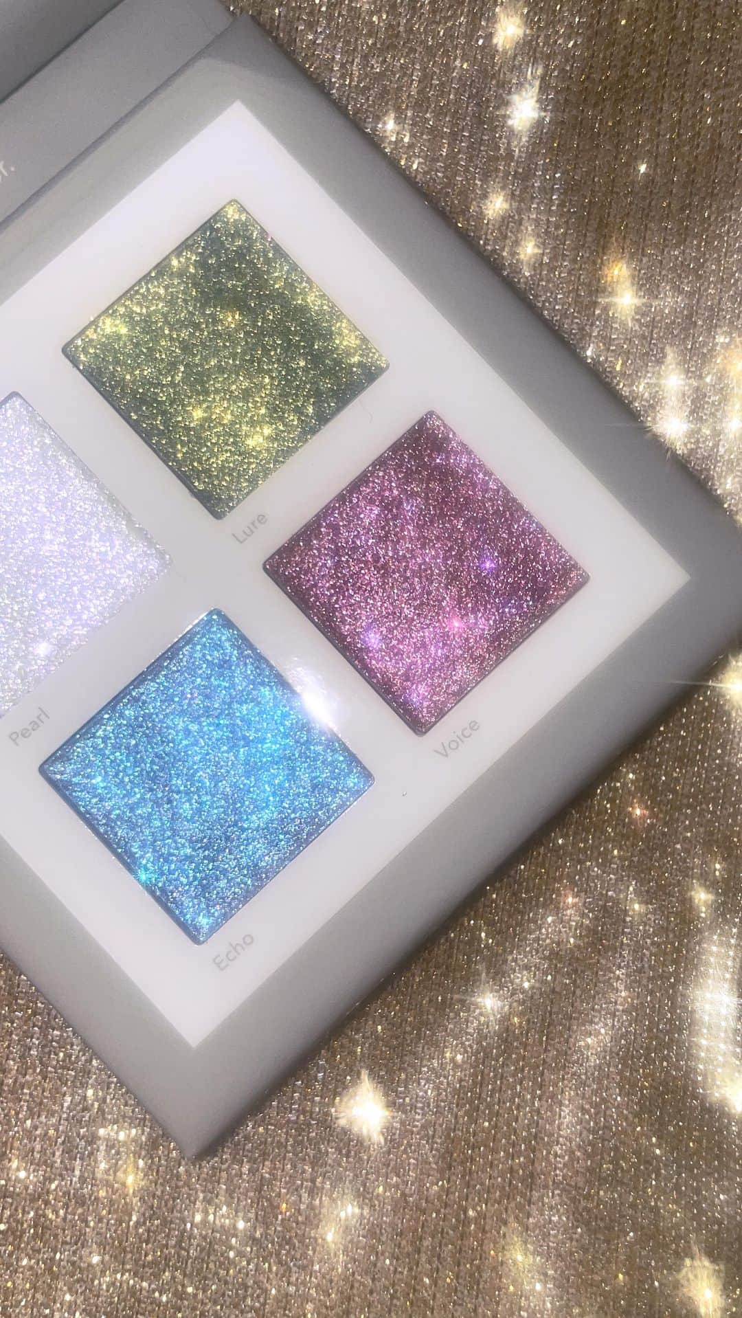 Linda Hallbergのインスタグラム：「Reklam för @lhcosmetics  LAUNCHING TOMORROW✨✨✨ Shimmer Saga is FINALLY getting a little sister: say hello to Siren Song. I can’t wait for you to get your hands on this beauty, isn’t she the prettiest you’ve ever seen?✨ #sirensong #youarethecreator」