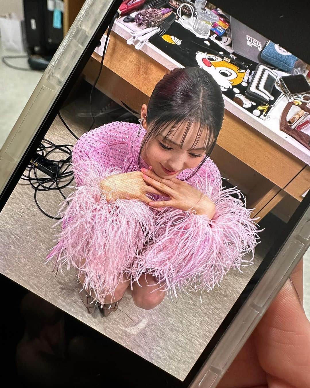 イ・ダヒさんのインスタグラム写真 - (イ・ダヒInstagram)「깃털..이해못하는 나....도 귀여워서 빌드업...🫠  #빌드업 #나도빌드업 #내옷도빌드업」12月6日 0時27分 - dahee0315