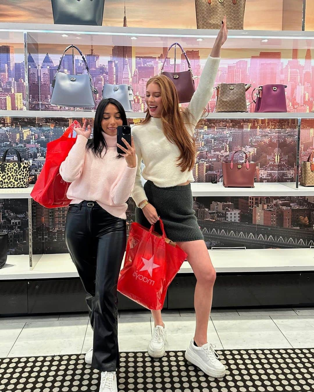 Macy'sのインスタグラム：「Shopping is way more fun with your BFF. 🛍️Our Friends & Family sale is almost over! Don’t miss your chance to score extra savings. Use code: FRIEND at checkout. Ends tomorrow. Exclusions apply. #macysstylecrew」