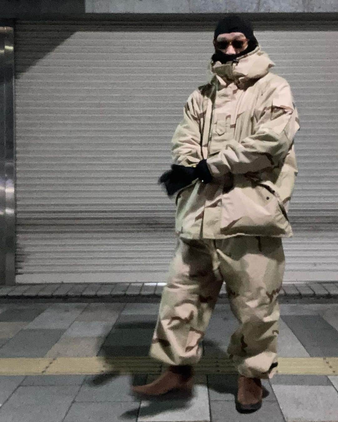 DABOのインスタグラム：「US ARMY ECWCS DESERT CAMO SET UP × JohnUNDERCOVER CHELSEA BOOT」