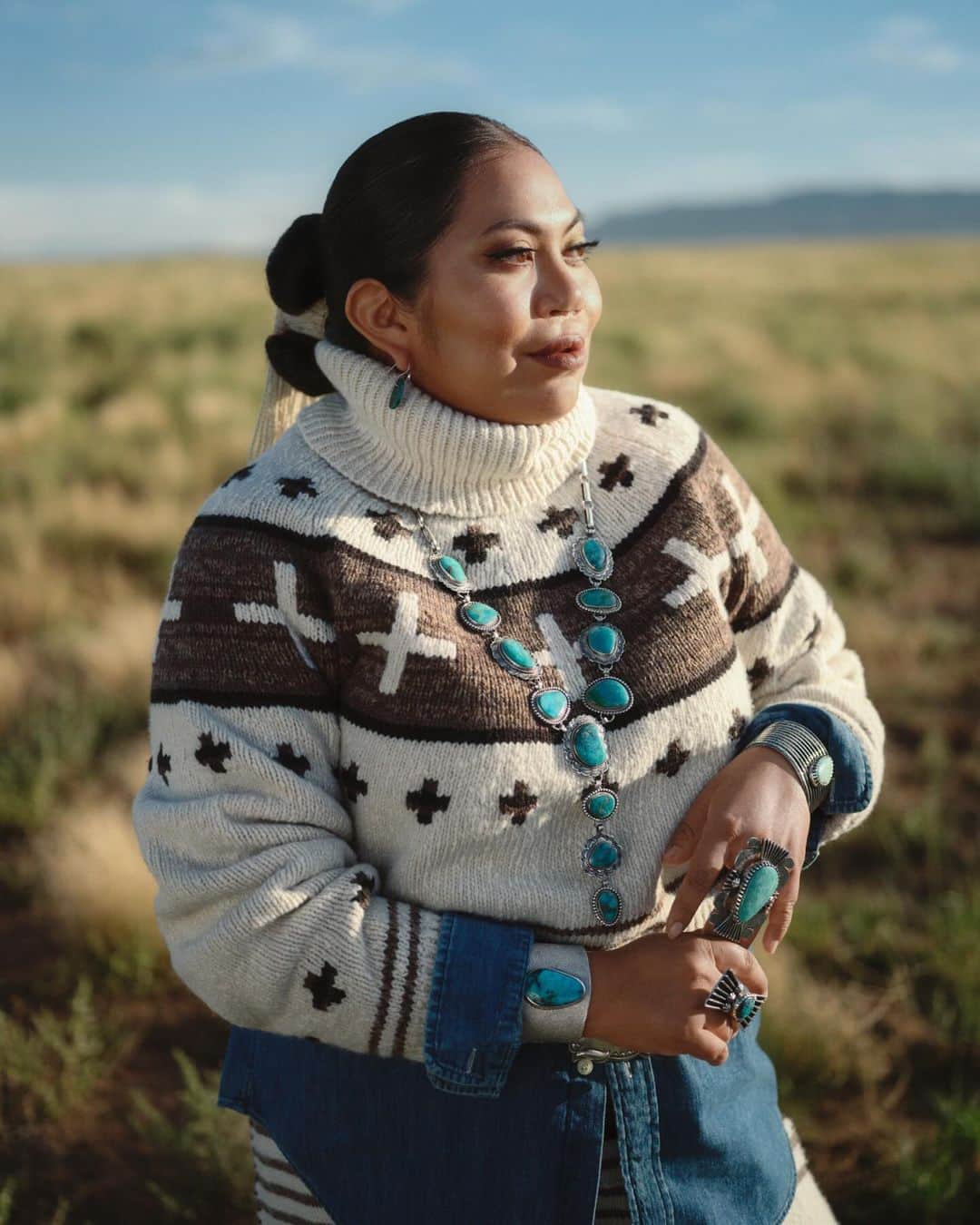 Polo Ralph Laurenのインスタグラム：「Meet the first #RLArtistInResidence, @NaiomiGlasses.   Naiomi is a seventh-generation Diné (Navajo) textile artist and designer whose love for the Navajo way of life is at the center of everything she creates.   To learn more about Naiomi, watch the short film and explore the #PoloRalphLauren x #NaiomiGlasses collection via the link in bio.」