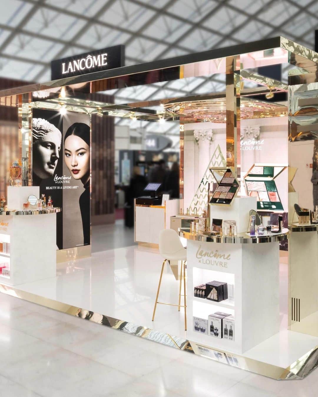 Lancôme Officialさんのインスタグラム写真 - (Lancôme OfficialInstagram)「Beauty and art resonate across time beyond eras, geographies, and cultures. Lancôme invites you to dive into the artistic history of the Louvre at the exclusive Lancôme x Louvre popup display store, located at the Paris Charles de Gaulle airport. Visitors are invited to discover the limited-edition collection as they step into an immersive space inspired by the Louvre’s iconic architecture with its smooth marble and stone columns, golden finishes and Lancôme’s iconic rose.  #Lancome #LancomexLouvre #LancomeFR #Holiday23」12月6日 0時59分 - lancomeofficial