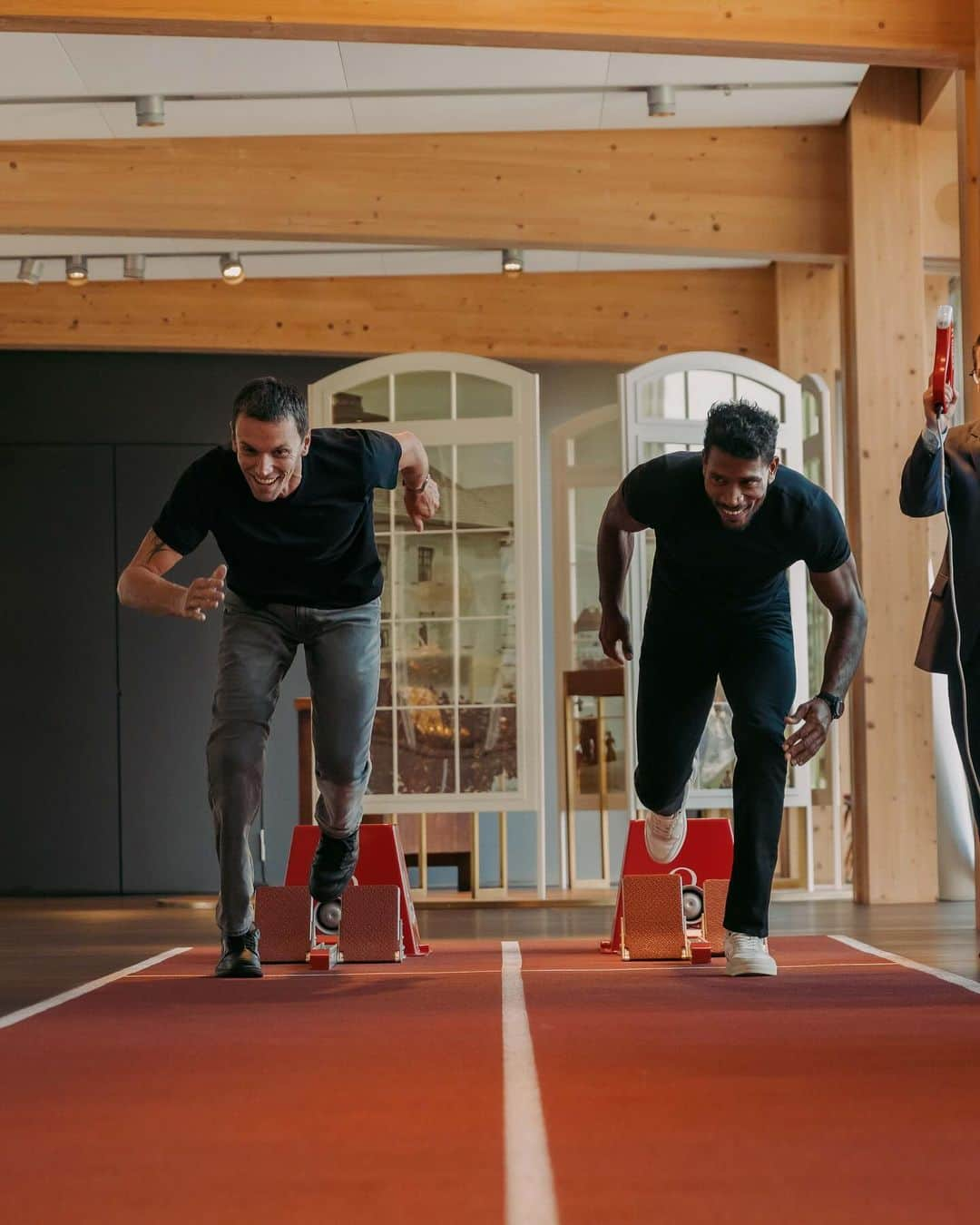 オメガさんのインスタグラム写真 - (オメガInstagram)「OMEGA was honoured to welcome five talented French athletes to OMEGA Museum, with its running track and heritage section dedicated to the brand’s role as Official Timekeeper of the Olympic and Paralympic Games.  #OMEGA #OMEGAOfficialTimeKeeper @romane_dicko @lesfreresmawemofficiel @juliachanourdie @alexis_hanquinquant @ysaorathibus」12月6日 1時00分 - omega