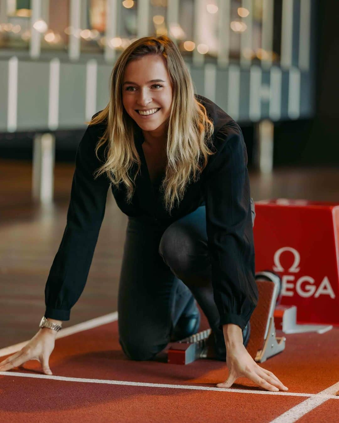 オメガさんのインスタグラム写真 - (オメガInstagram)「OMEGA was honoured to welcome five talented French athletes to OMEGA Museum, with its running track and heritage section dedicated to the brand’s role as Official Timekeeper of the Olympic and Paralympic Games.  #OMEGA #OMEGAOfficialTimeKeeper @romane_dicko @lesfreresmawemofficiel @juliachanourdie @alexis_hanquinquant @ysaorathibus」12月6日 1時00分 - omega