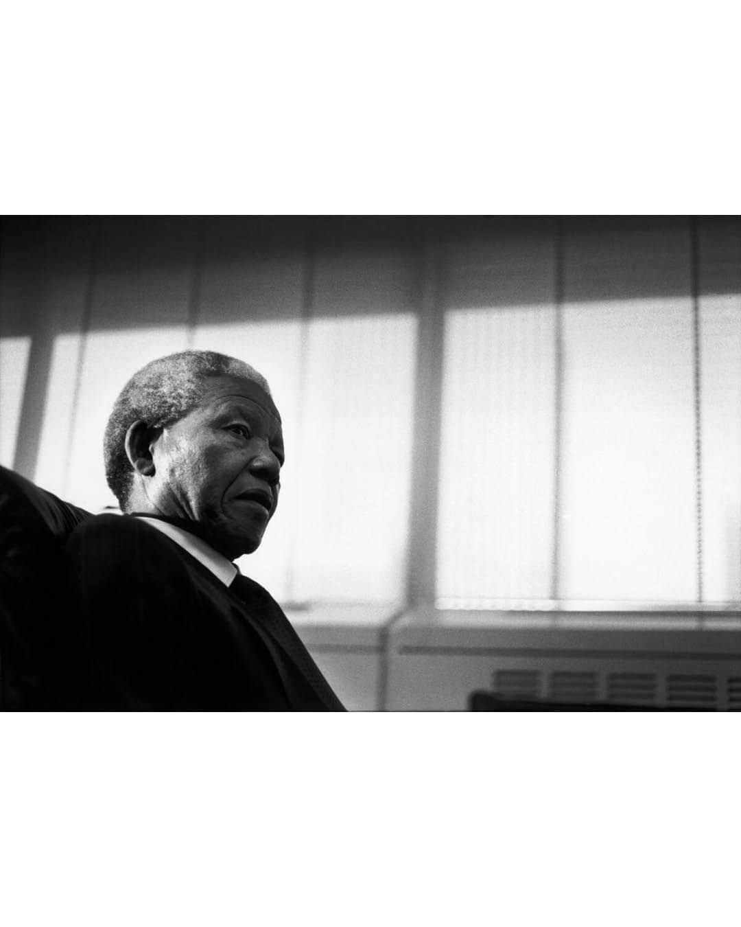 Magnum Photosさんのインスタグラム写真 - (Magnum PhotosInstagram)「In his own words, Nelson Mandela dedicated his life to the “struggle of the African people” through a lifetime of anti-apartheid activism. On the 10th anniversary of his death, we trace Mandela’s life through the Magnum archive. ⁠ ⁠ @ianberrymagnum photographed Mandela during his days as a young lawyer and his journey to presidency.⁠ ⁠ Images by Raymond @rdepardon depict Mandela in his office and follow in his footsteps to Robben Island Prison where he spent 18 of his 27 years in prison.⁠ ⁠ @biekedepoorter documented as the people of South Africa paid their respects to former President Nelson Mandela in 2013. ⁠ ⁠ PHOTOS (left to right):⁠ ⁠ (1) Nelson Mandela after his release. South Africa. 1990. © Chris @steeleperkins / Magnum Photos⁠ ⁠ (2) Nelson Mandela, then acting as a defense lawyer during the first major trial for treason in South Africa. Johannesburg, South Africa. 1961. © @ianberrymagnum / Magnum Photos⁠ ⁠ (3) A crowd awaiting the liberation of Nelson Mandela. Cape Town, South Africa. 1990. © Patrick @pzachmann / Magnum Photos⁠ ⁠ (4) Nelson Mandela, leader of the ANC party, in his office. Johannesburg, South Africa. 1993. © Raymond @rdepardon / Magnum Photos⁠ ⁠ (5) Cell in which Nelson Mandela spent 18 of his years 27 years in prison. Robben Island, South Africa. 1993. © Raymond @rdepardon / Magnum Photos⁠ ⁠ (6) Nelson Mandela speaks at an ANC rally. Johannesburg, South Africa. 1994. © @leonardfreed / Magnum Photos⁠ ⁠ (7) Supporters climb to every vantage point while awaiting the arrival of Nelson Mandela. Natal, Lamontville, South Africa. 1994. © @ianberrymagnum / Magnum Photos⁠ ⁠ (8) Nelson Mandela, Richard Harris and James Earl Jones at the premiere of Cry the Beloved. New York City, USA. 1995. © @elireedmagnum / Magnum Photos⁠ ⁠ (9) Reaction to the death of Nelson Mandela on the streets outside of his former home. Soweto, South Africa. 2013. © @biekedepoorter / Magnum Photos⁠ ⁠ (10) Tourist boat tour to Robben Island where Nelson Mandela was imprisoned from 1964-82. Cape Town, South Africa. 2016. © @thomasdworzak / Magnum Photos」12月6日 1時01分 - magnumphotos