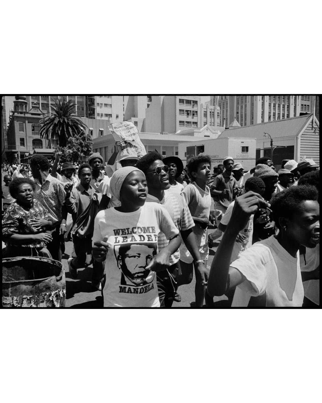 Magnum Photosさんのインスタグラム写真 - (Magnum PhotosInstagram)「In his own words, Nelson Mandela dedicated his life to the “struggle of the African people” through a lifetime of anti-apartheid activism. On the 10th anniversary of his death, we trace Mandela’s life through the Magnum archive. ⁠ ⁠ @ianberrymagnum photographed Mandela during his days as a young lawyer and his journey to presidency.⁠ ⁠ Images by Raymond @rdepardon depict Mandela in his office and follow in his footsteps to Robben Island Prison where he spent 18 of his 27 years in prison.⁠ ⁠ @biekedepoorter documented as the people of South Africa paid their respects to former President Nelson Mandela in 2013. ⁠ ⁠ PHOTOS (left to right):⁠ ⁠ (1) Nelson Mandela after his release. South Africa. 1990. © Chris @steeleperkins / Magnum Photos⁠ ⁠ (2) Nelson Mandela, then acting as a defense lawyer during the first major trial for treason in South Africa. Johannesburg, South Africa. 1961. © @ianberrymagnum / Magnum Photos⁠ ⁠ (3) A crowd awaiting the liberation of Nelson Mandela. Cape Town, South Africa. 1990. © Patrick @pzachmann / Magnum Photos⁠ ⁠ (4) Nelson Mandela, leader of the ANC party, in his office. Johannesburg, South Africa. 1993. © Raymond @rdepardon / Magnum Photos⁠ ⁠ (5) Cell in which Nelson Mandela spent 18 of his years 27 years in prison. Robben Island, South Africa. 1993. © Raymond @rdepardon / Magnum Photos⁠ ⁠ (6) Nelson Mandela speaks at an ANC rally. Johannesburg, South Africa. 1994. © @leonardfreed / Magnum Photos⁠ ⁠ (7) Supporters climb to every vantage point while awaiting the arrival of Nelson Mandela. Natal, Lamontville, South Africa. 1994. © @ianberrymagnum / Magnum Photos⁠ ⁠ (8) Nelson Mandela, Richard Harris and James Earl Jones at the premiere of Cry the Beloved. New York City, USA. 1995. © @elireedmagnum / Magnum Photos⁠ ⁠ (9) Reaction to the death of Nelson Mandela on the streets outside of his former home. Soweto, South Africa. 2013. © @biekedepoorter / Magnum Photos⁠ ⁠ (10) Tourist boat tour to Robben Island where Nelson Mandela was imprisoned from 1964-82. Cape Town, South Africa. 2016. © @thomasdworzak / Magnum Photos」12月6日 1時01分 - magnumphotos