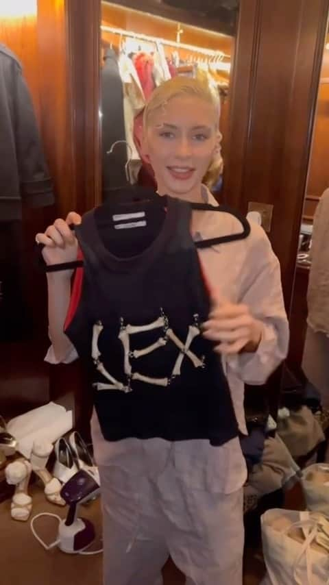 British Vogueのインスタグラム：「#IrisLaw sourced a vintage @VivienneWestwood top for last year’s #FashionAwards, before changing her outfit last minute; a year later, the archive look finally made it to the red carpet. Watch as the model gets ready with #BritishVogue ahead of the ceremony and breaks down all the details of her look – including a divine pair of @JimmyChoo heels, and click the link in bio for all the best looks of the night.」