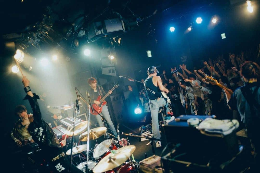 ジェットセイヤさんのインスタグラム写真 - (ジェットセイヤInstagram)「THANK YOU!!🥁👍🔥 #DREAMS tour 2023.12.3 MATSUYAMA Wstudio RED @go_go_vanillas_official  photographer @renzo1101」12月6日 1時06分 - jett_seiya_lvasp