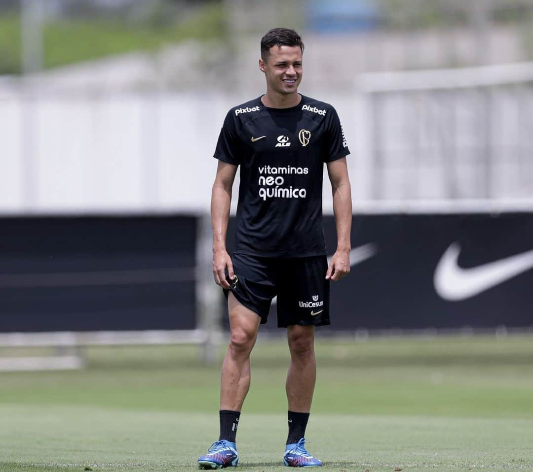 コリンチャンスのインスタグラム：「Último treino de 2️⃣0️⃣2️⃣3️⃣! ✔️  📸 @rodrigo_coca   #VaiCorinthians」