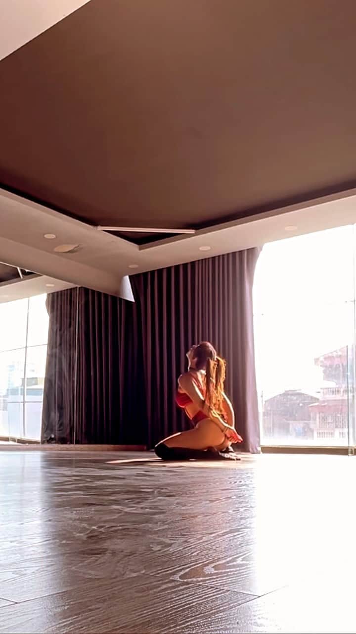 April Imanのインスタグラム：「You don’t know what you did, did to me ❤️‍🔥 . . . . #apriliman #twerk #twerking #corestrength #yogaandstrength #whine #strengthworkout #strongwomen #balancetraining #traininghard #flexibilitytraining #flexibilitygoals #flexibility #twerkdancer #dancer #twerker #yogagirl #yogaeveryday #splits #splitstraining #middlesplits #legsfordays #longlegs #beautifullegs #dancechoreography #twerkchoreo」