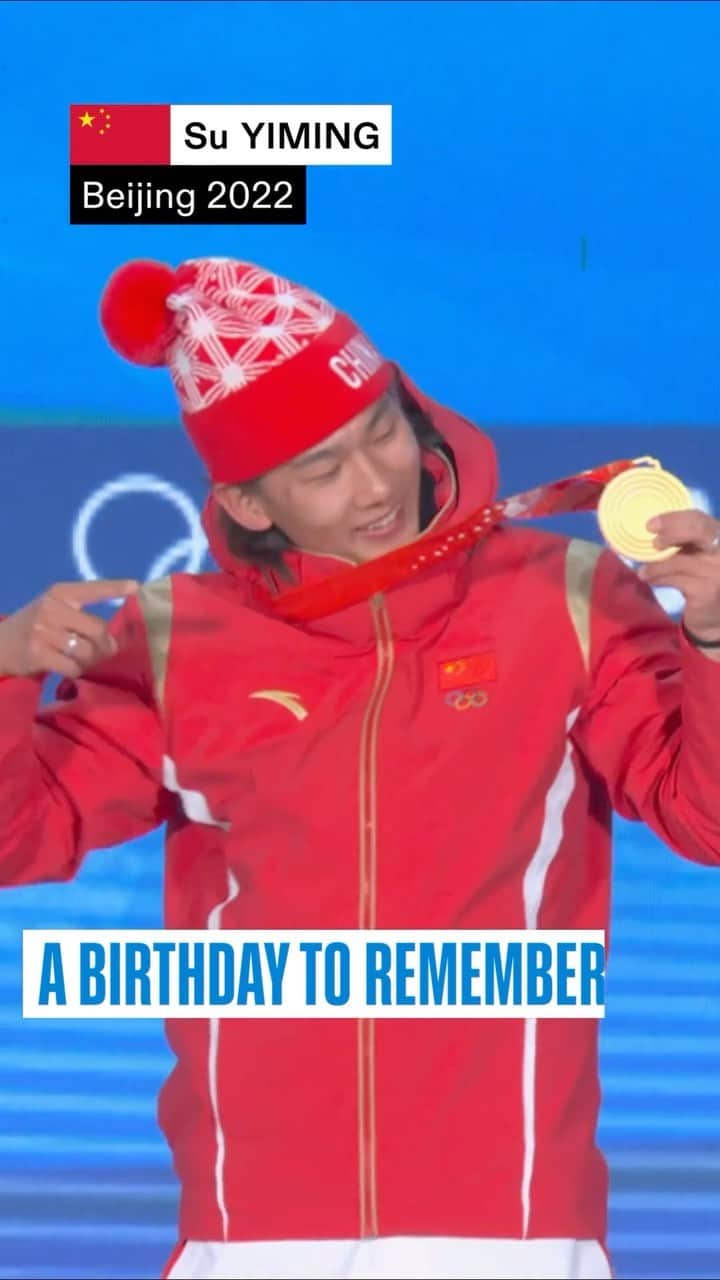 オリンピックのインスタグラム：「Olympic flashbacks! 📸   After watching Su Yiming’s winning performance at the Beijing Snowboard Big Air World Cup, it’s hard to forget his first Olympic gold, in front of a home crowd at #Beijing2022. 🥇🏂」